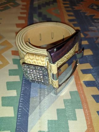 Cinturón de mujer NUEVO. de segunda mano por 1 EUR en Palau Cinturón de mujer NUEVO. de segunda mano por 1 EUR en Palau