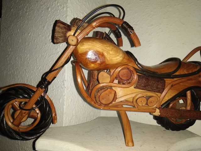 moto Harley de madera