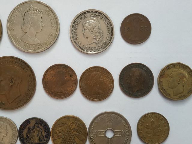 Lote de 22 monedas antiguas (incluye 2 de plata).