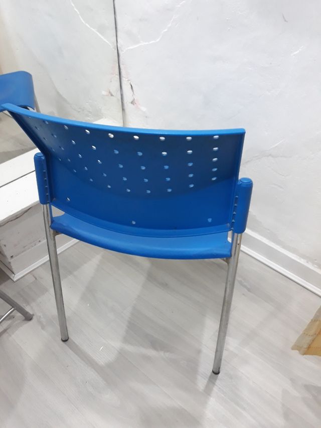 sillas ,muy bonitas,el precio es de cada una.