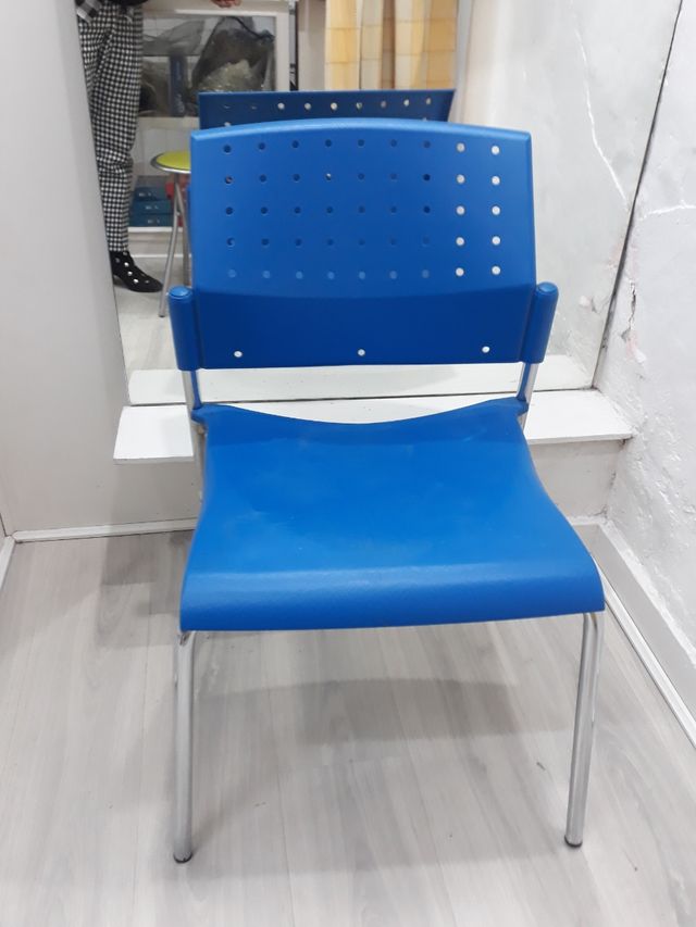 sillas ,muy bonitas,el precio es de cada una.