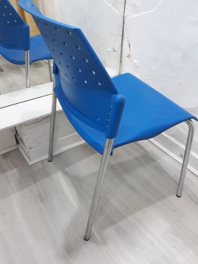 sillas ,muy bonitas,el precio es de cada una.