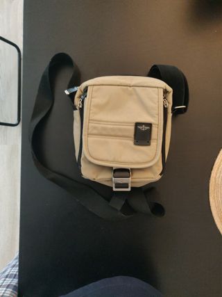 Bolso pequeño Dockers Hombre de segunda mano por 10 EUR en Valencia en  WALLAPOP