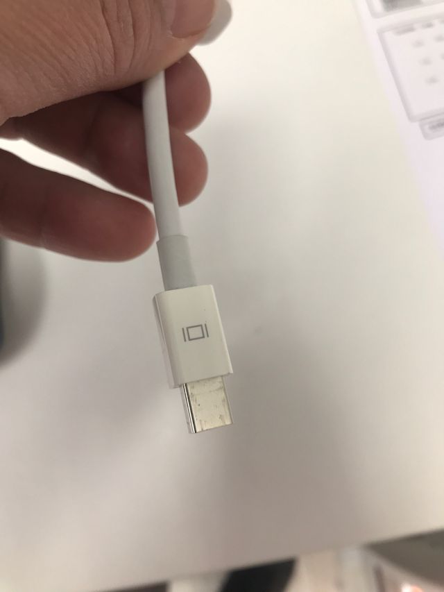 Adaptador original Apple HDMI mini display.