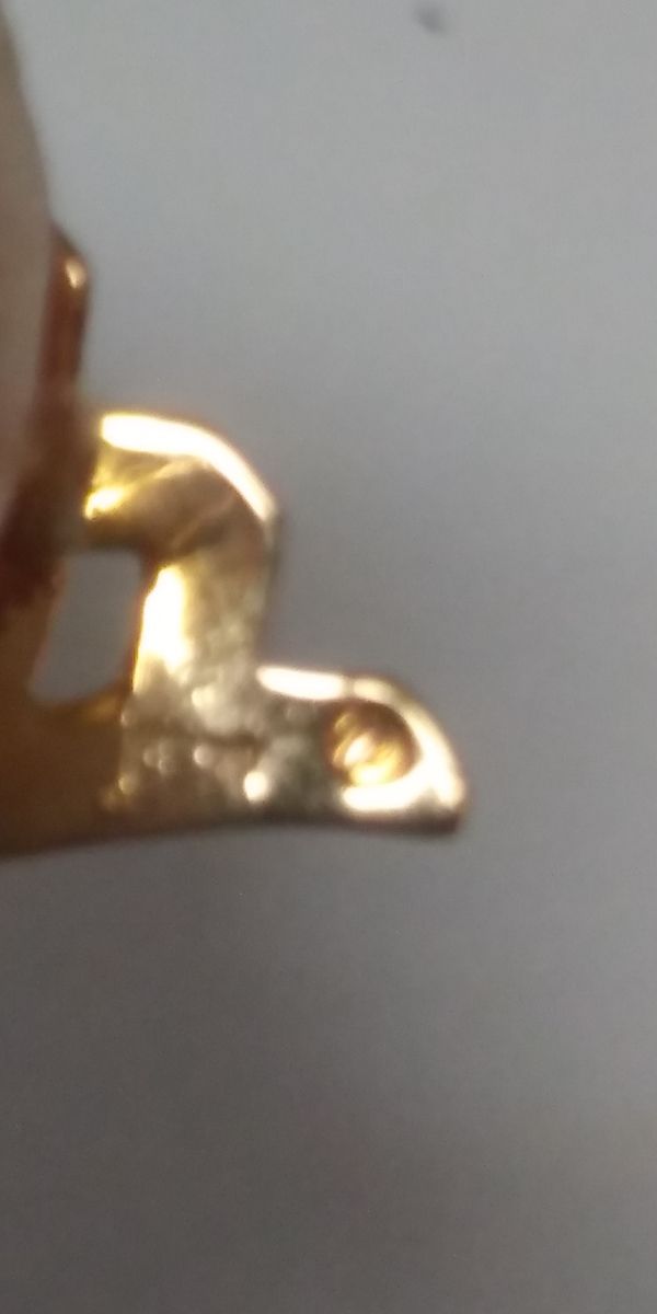 Pin chapado oro logo Lab. Almirall 14 quilates