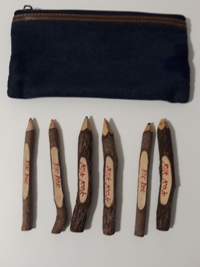 ESTUCHE CON PINTURAS