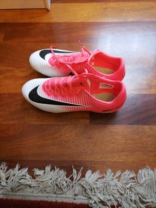 Nike mercurial aluminio. de segunda mano por 60 EUR en La Peña en WALLAPOP