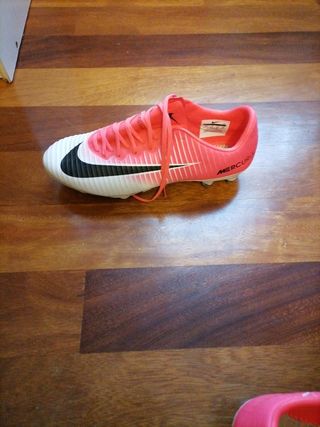 Nike mercurial aluminio. de segunda mano por 60 EUR en La Peña en WALLAPOP