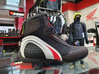 Botin moto Dainese Motorshoe D1 Blanco 44 de segunda mano por 100 EUR en  Madrid en WALLAPOP