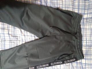Pantalón chándal Bershka de segunda mano por 12 EUR en Huesca en WALLAPOP
