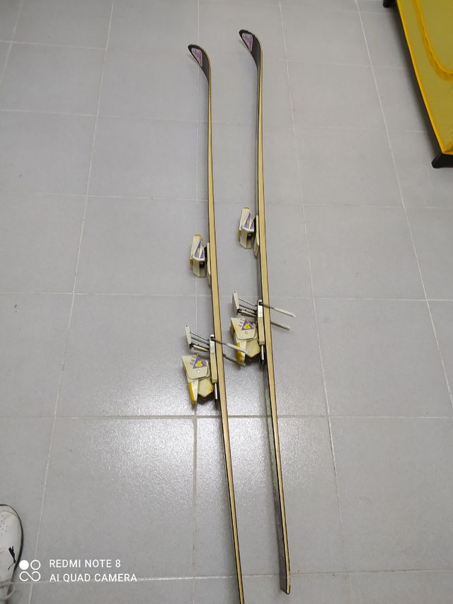 esquis "vintage" marca Salomon