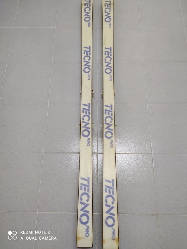 esquis "vintage" marca Salomon