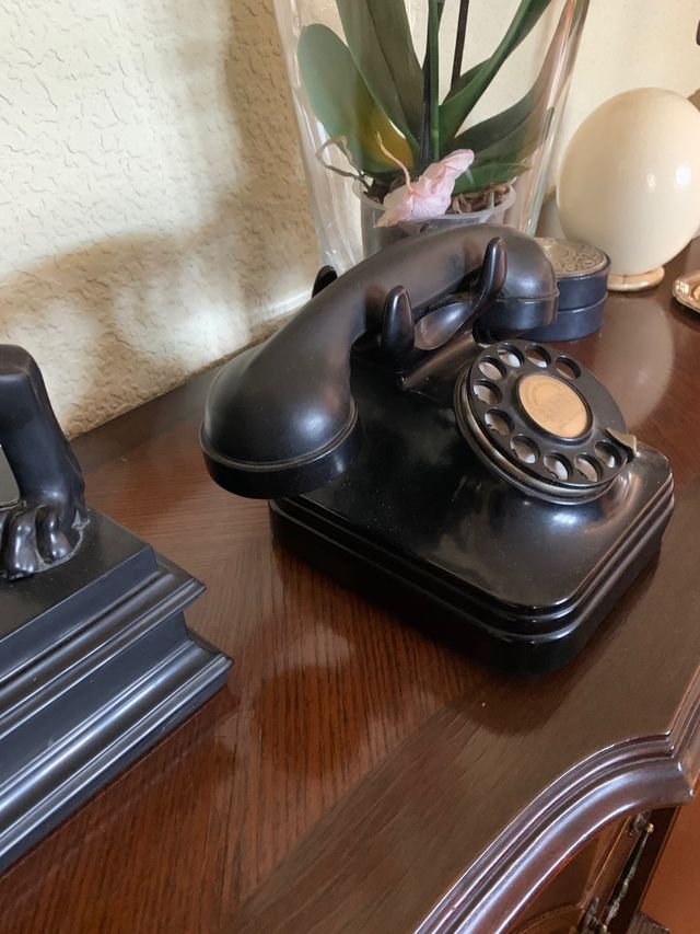 Teléfono baquelita antiguo