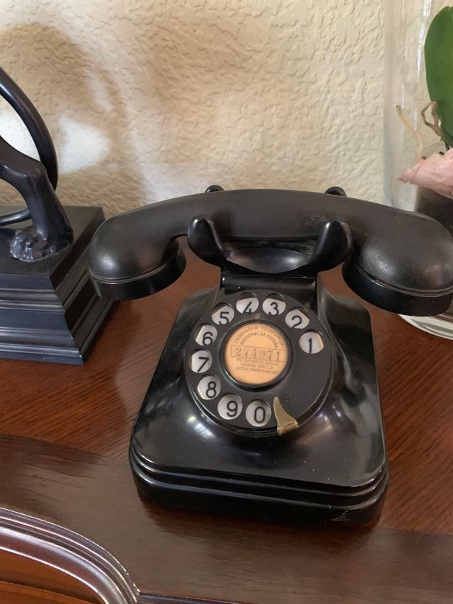 Teléfono baquelita antiguo