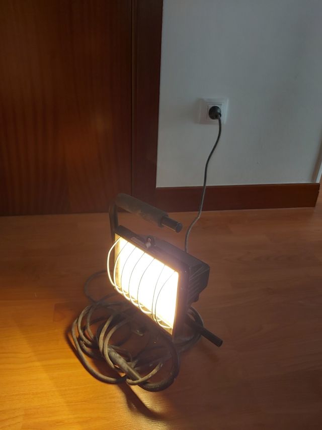 lámpara halogena de obra