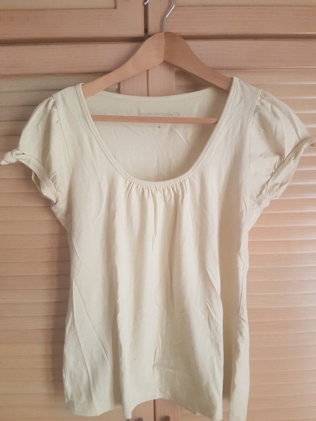 Camiseta amarillo pastel