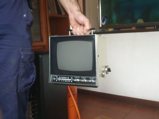 Television portatil Crown 9 tv-384