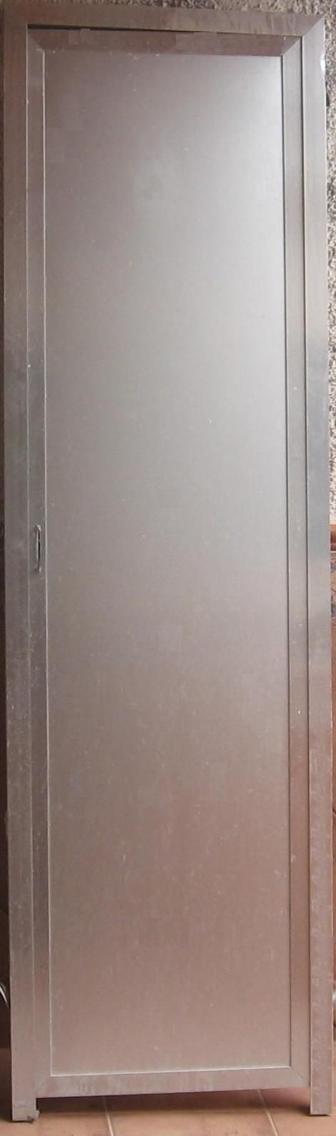 PUERTA DE ALUMINIO CON MARCO