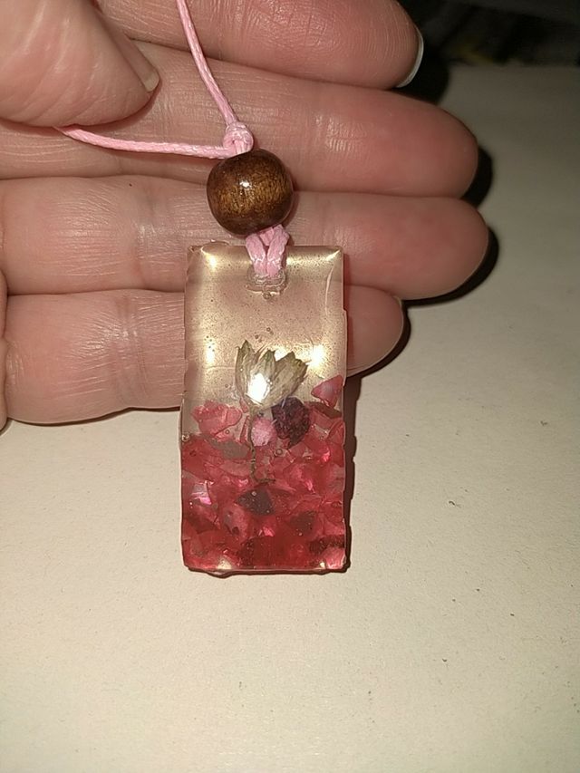 precioso colgante diseño único hecho a mano