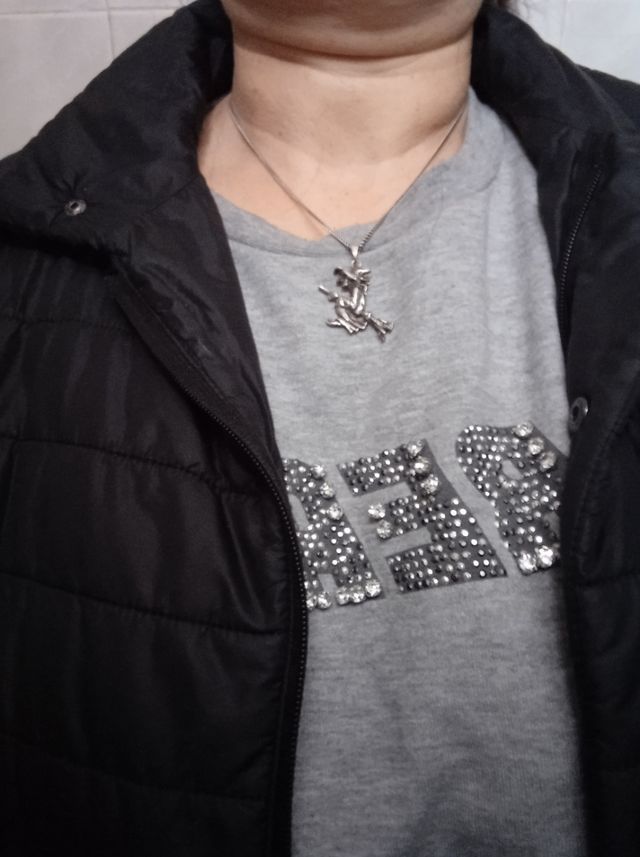 Solo el colgante de  bruja