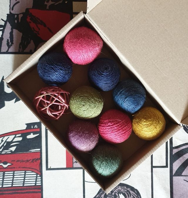 Adornos bolas hilo yute diferentes colores