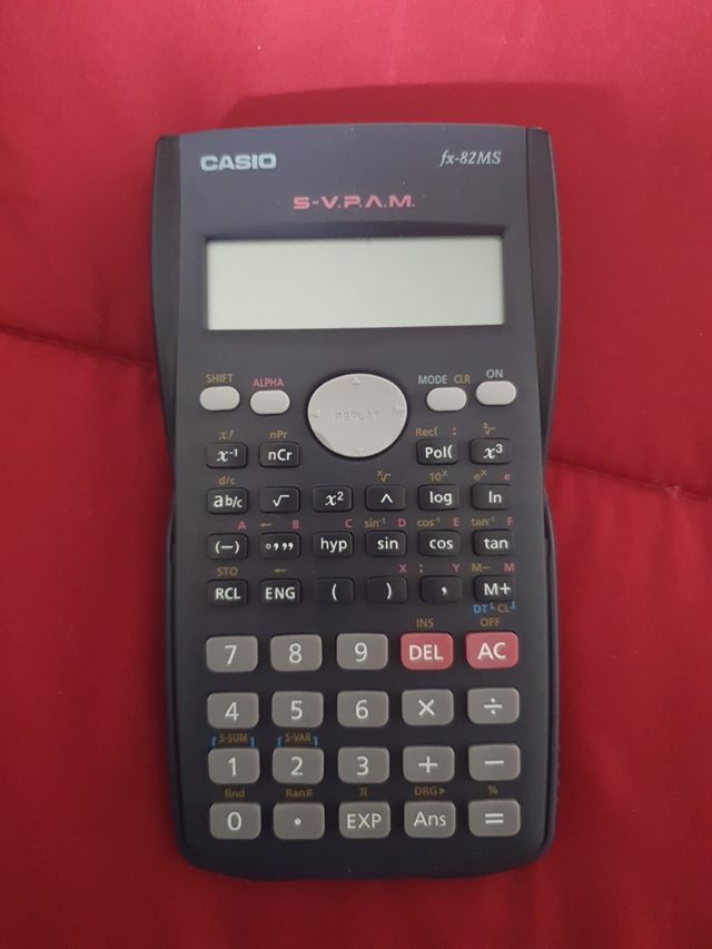 Calculadora Casio fx-82MS