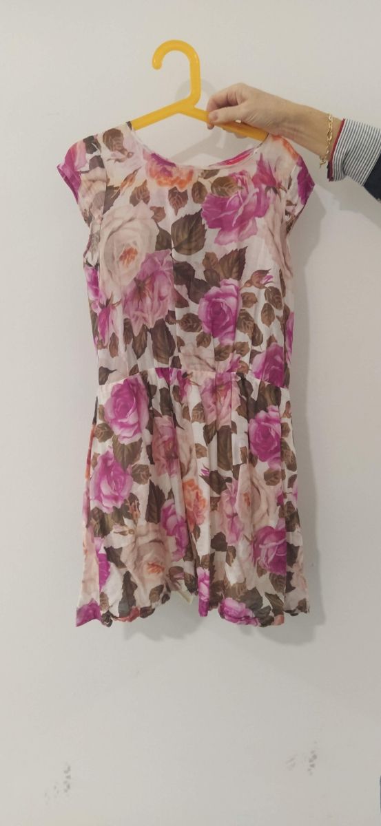 Vestido de flores niña