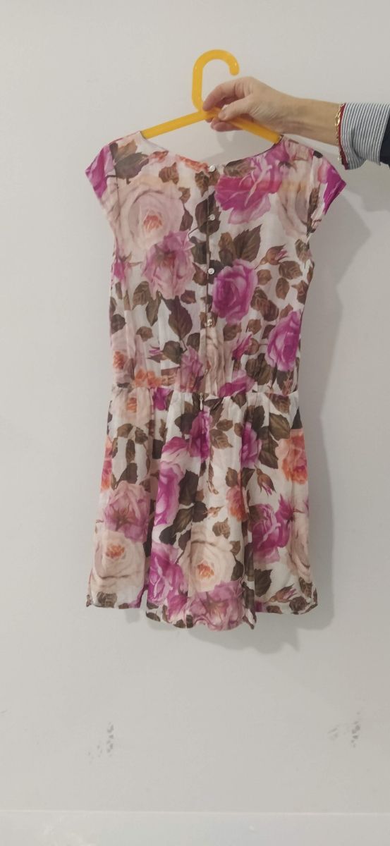 Vestido de flores niña