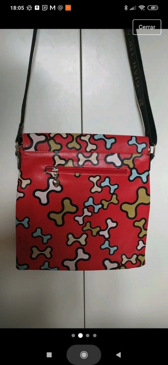 Bolso con tira ajustable