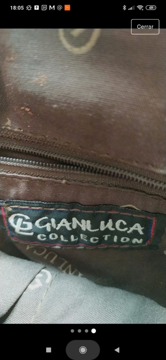 Bolso con tira ajustable