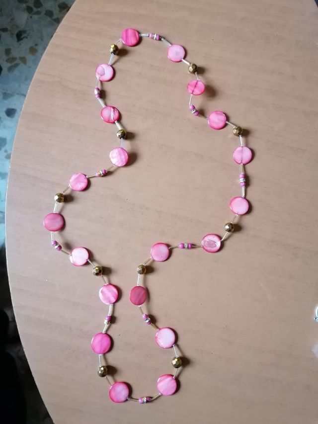 collar piedras rosas