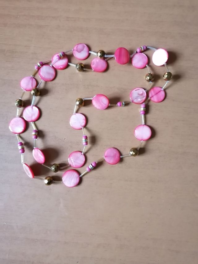 collar piedras rosas