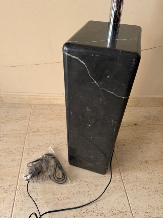 Lámpara pie marmol macizo diseño VALORADA EN 1200€