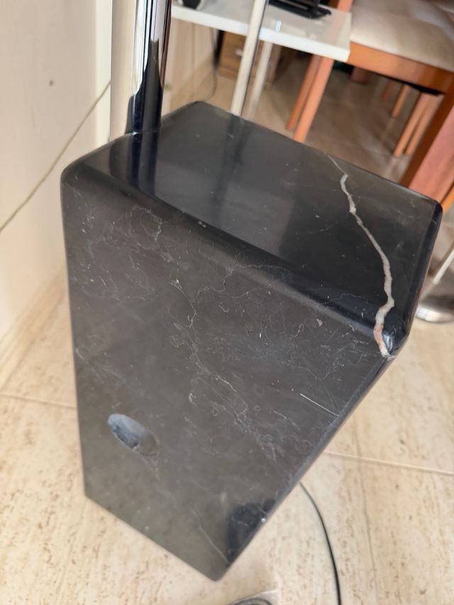 Lámpara pie marmol macizo diseño VALORADA EN 1200€