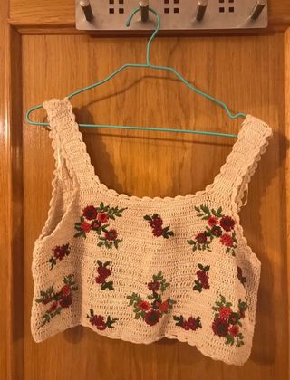 Top crochet Zara de segunda mano por 15 EUR en Huércal de Almería en  WALLAPOP