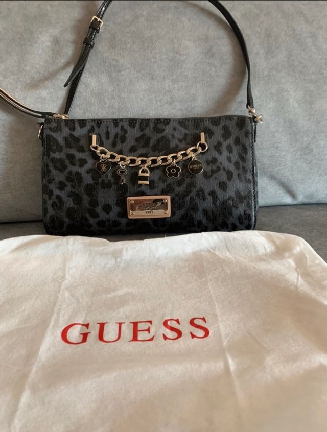 Bolso Guess Impecable Vendo Por Falta De Uso De Segunda Mano Por 60 En Rubí En Wallapop