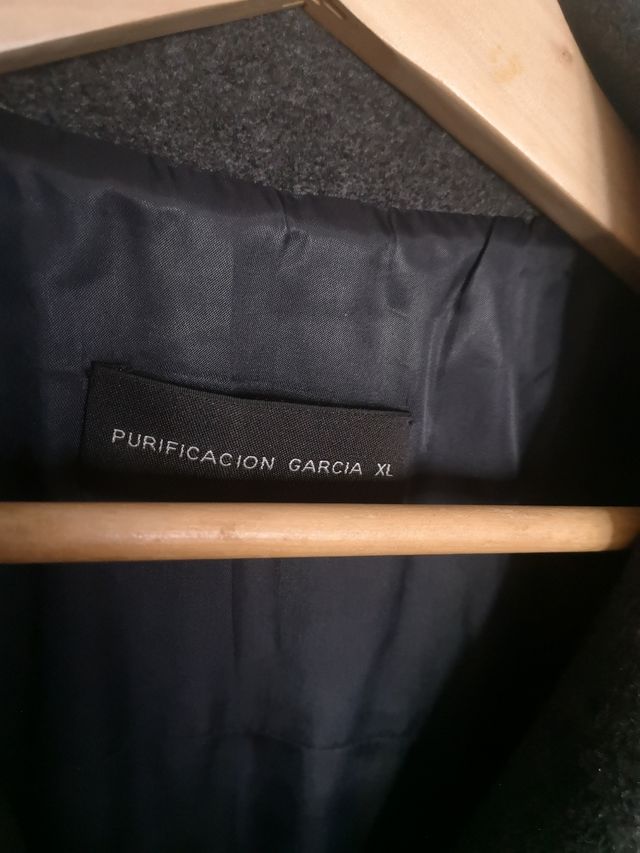 Abrigo gris oscuro Purificación García