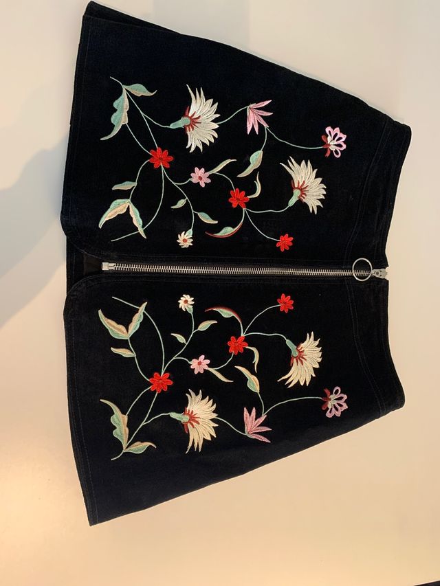 Falda ante de flores Zara