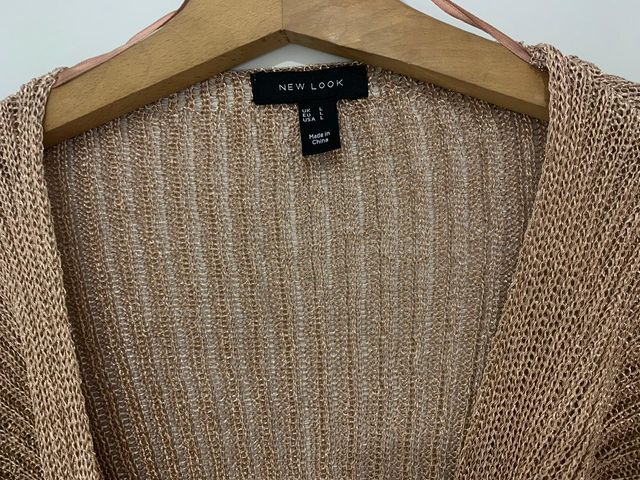 Top de punto metalizado en color bronce