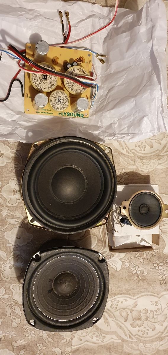 Kit altavoces para montar una caja de 3 vias. de segunda mano por 15 € en Madrid en WALLAPOP Kit altavoces para montar una caja de 3 vias. de segunda mano por 15 € en Madrid en WALLAPOP