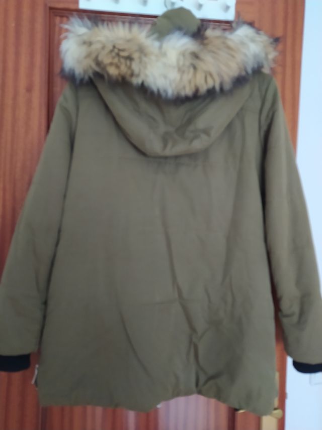 Abrigo parka verde.