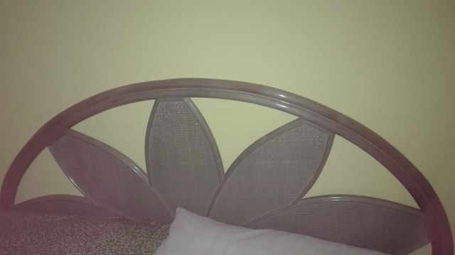 Cabecero de cama de caña