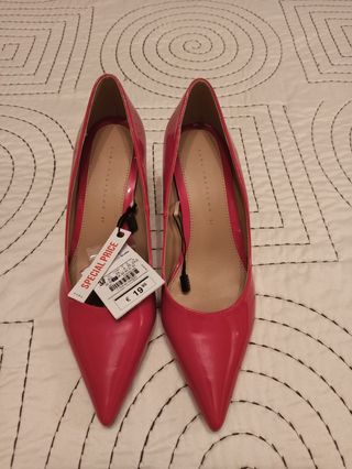 ZAPATOS SALON CHAROL ROJO ZARA TALLA 37 NUEVOS de segunda mano por 10 EUR  en Gijón en WALLAPOP