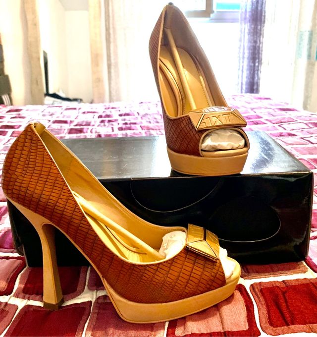 Zapatos Miss Sixty de color marrón de piel