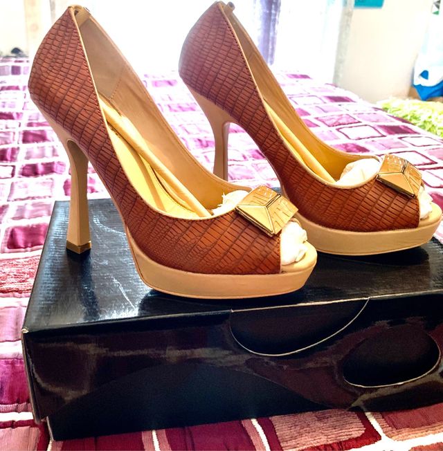 Zapatos Miss Sixty de color marrón de piel