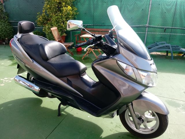 Suzuki burgman 250
