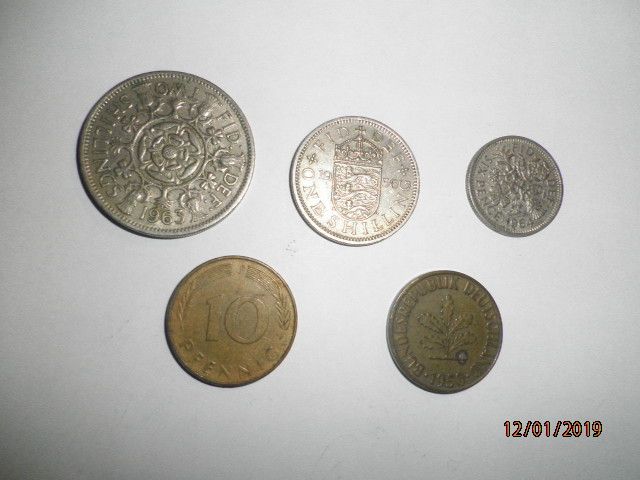 MONEDAS Y BILLETES ANTIGUOS DE DIFERENTES PAISES