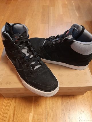 Bota Nike Delta Force t.44 de segunda mano por 30 EUR en Zaragoza en  WALLAPOP