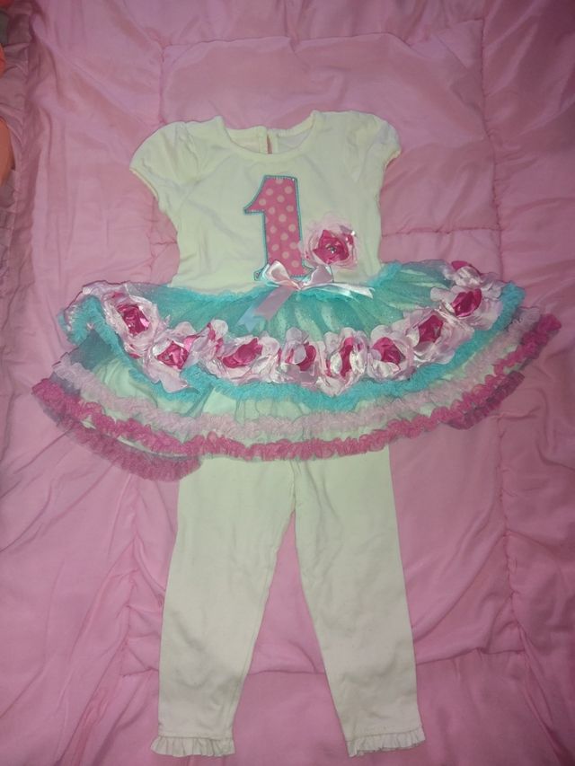 Vestido y pantalon de cumpleaños