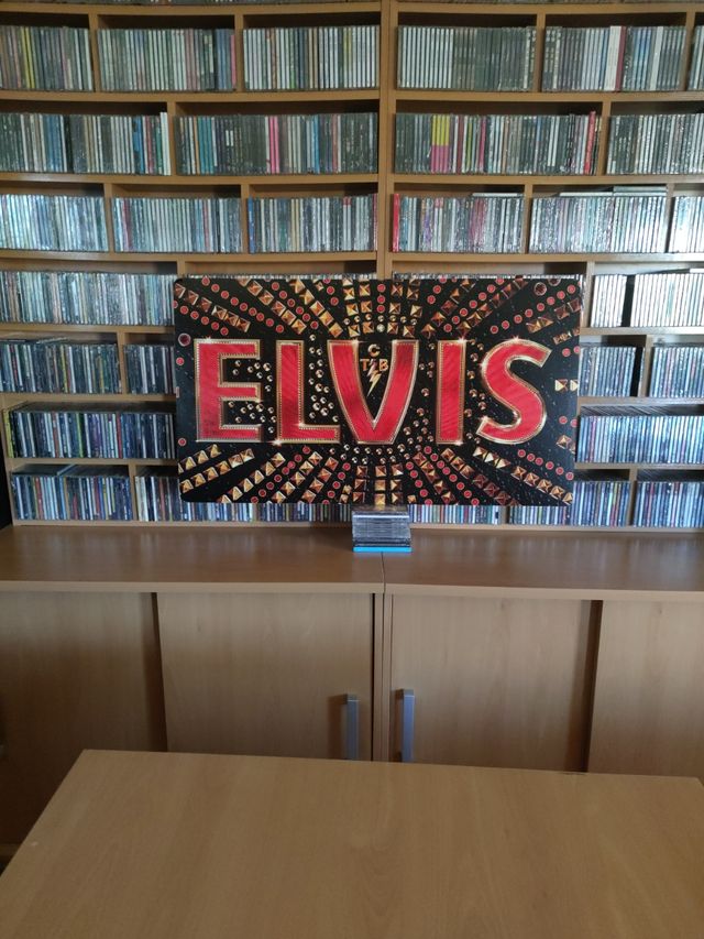 ELVIS PRESLEY. CDs.